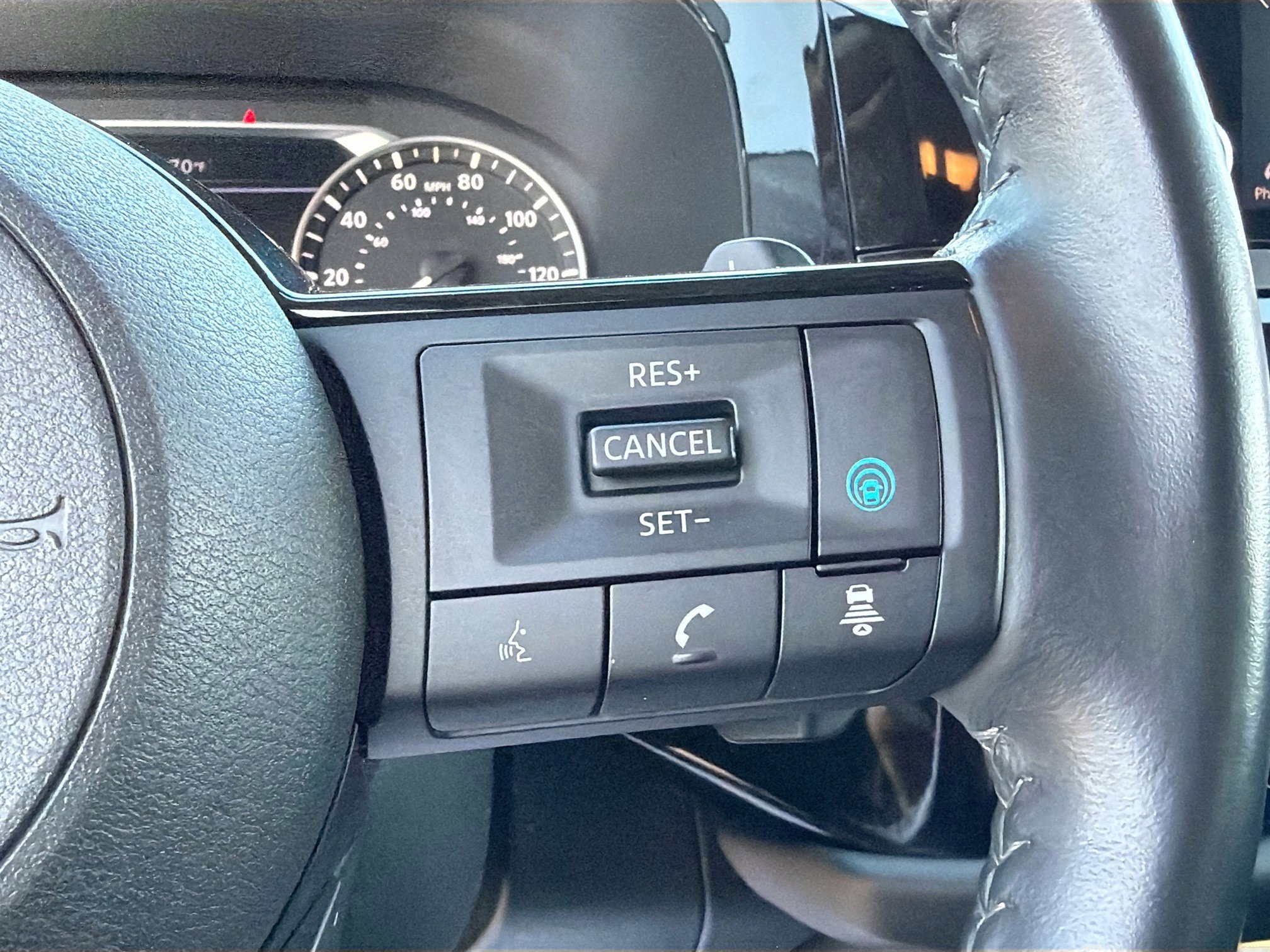 Used 2023 Nissan Pathfinder SV w/ SV Premium Package image 39