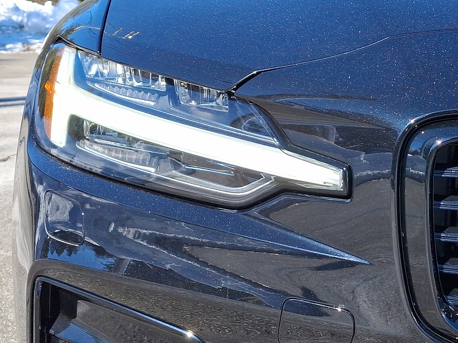 Certified 2024 Volvo S60 B5 Plus w/ Climate Package image 9