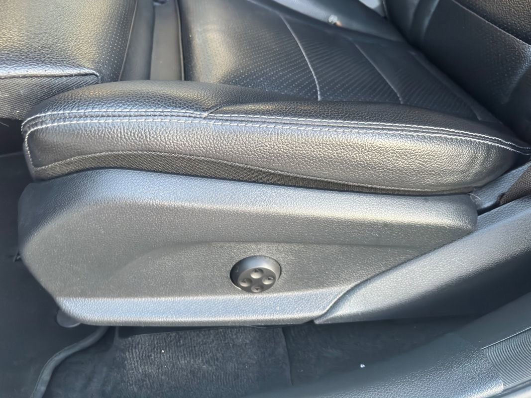 Used 2019 Mercedes-Benz GLC 350e 4MATIC image 17