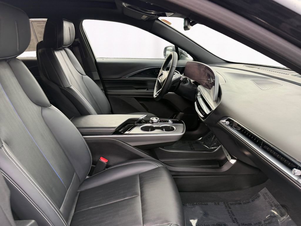 Used 2024 Cadillac Lyriq Luxury image 15