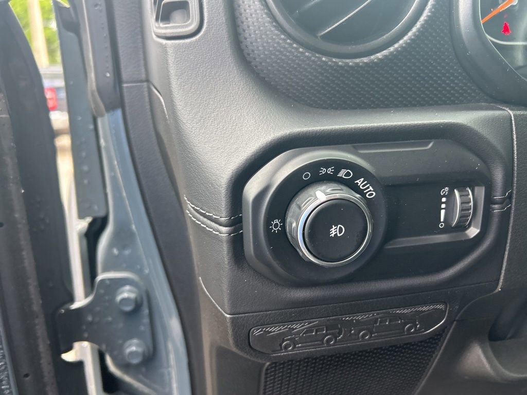 Used 2025 Jeep Wrangler Unlimited Rubicon AWD/4WD image 35