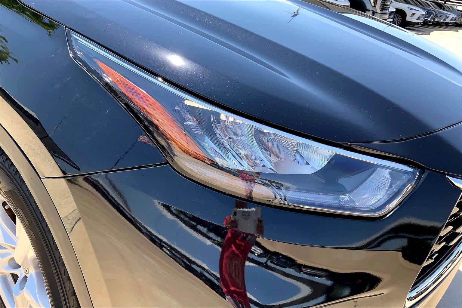 Used 2023 Toyota Highlander LE FWD image 27