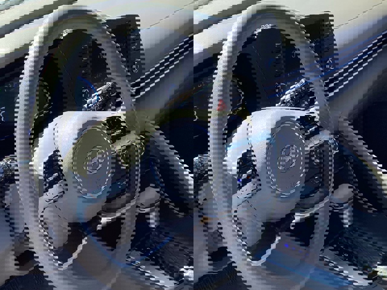 Used 2024 Hyundai Elantra SE image 6