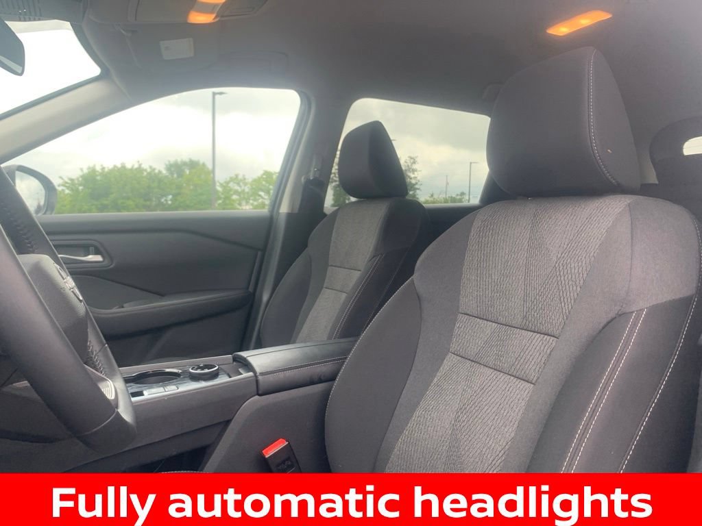 Certified 2026 Nissan Rogue SV AWD/4WD image 9