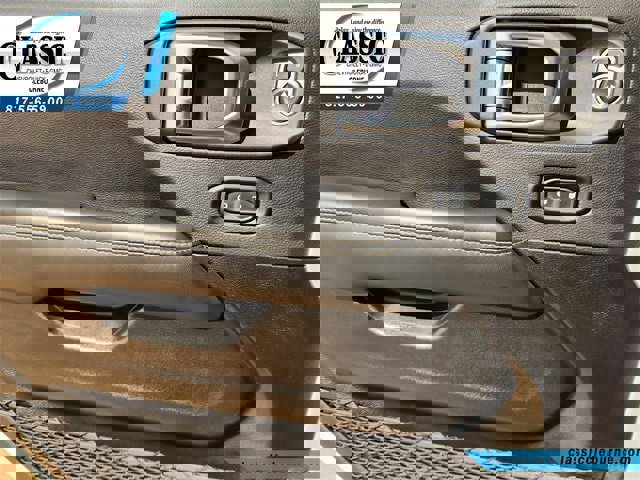 Used 2025 Jeep Wrangler Sahara image 24