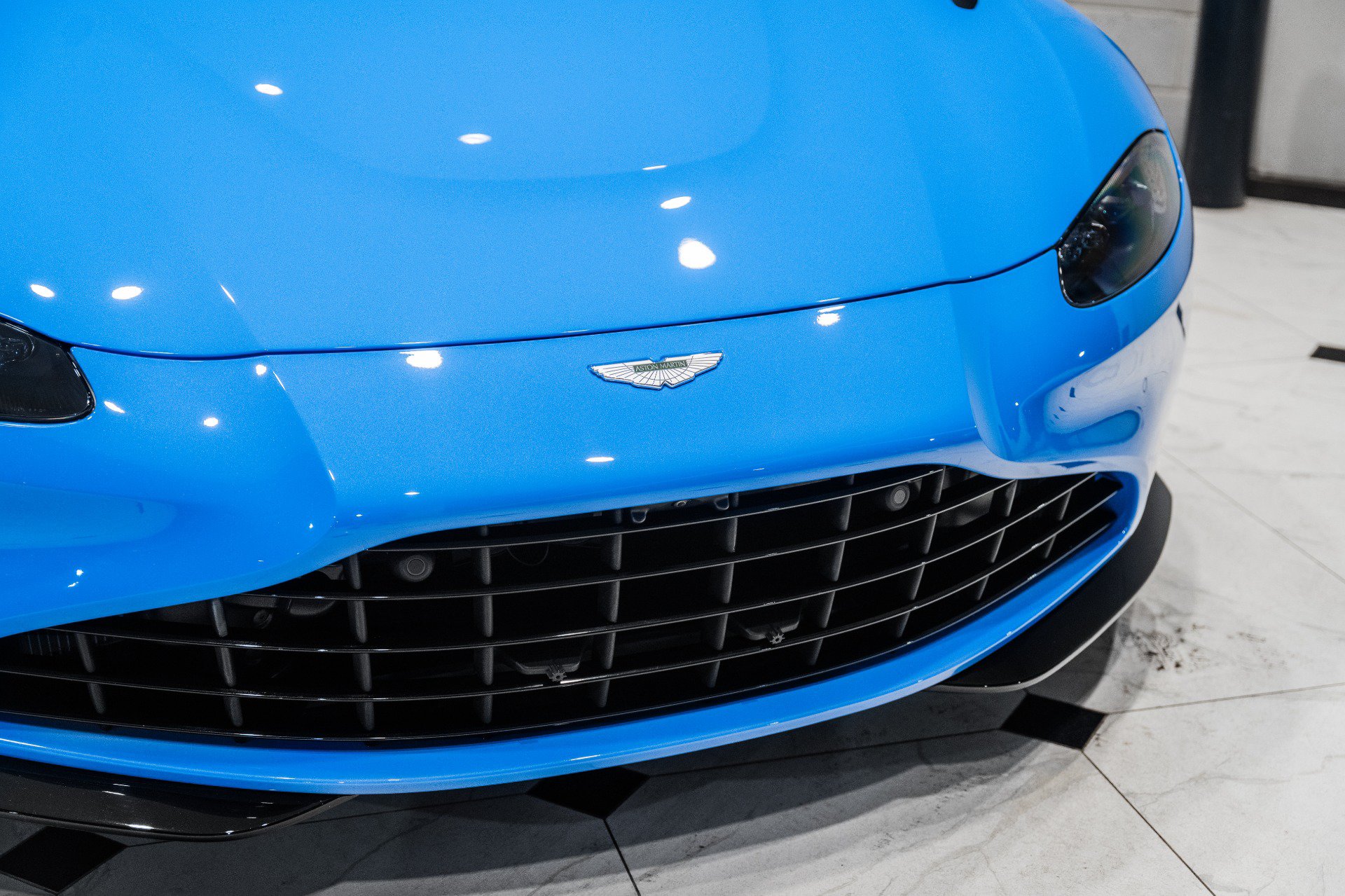 Used 2021 Aston Martin V8 Vantage Roadster RWD image 47