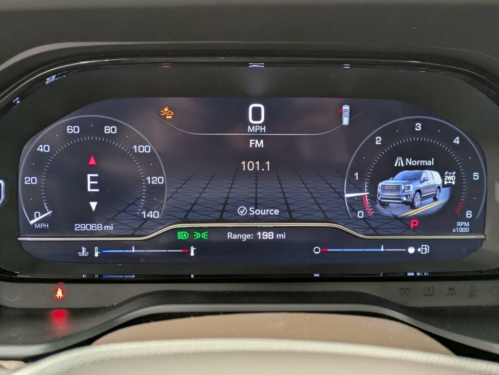 Used 2024 GMC Yukon Denali AWD/4WD image 16