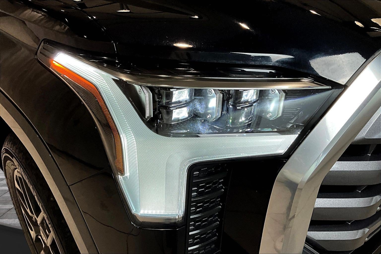 Used 2025 Toyota Tundra Limited AWD/4WD image 33