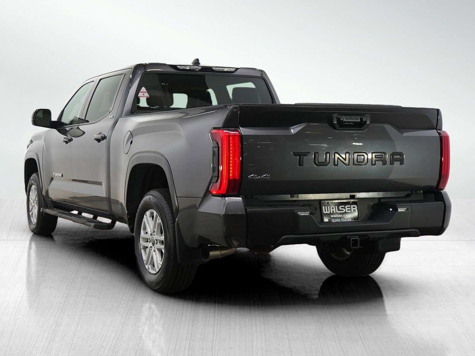 Used 2022 Toyota Tundra SR5 AWD/4WD image 3
