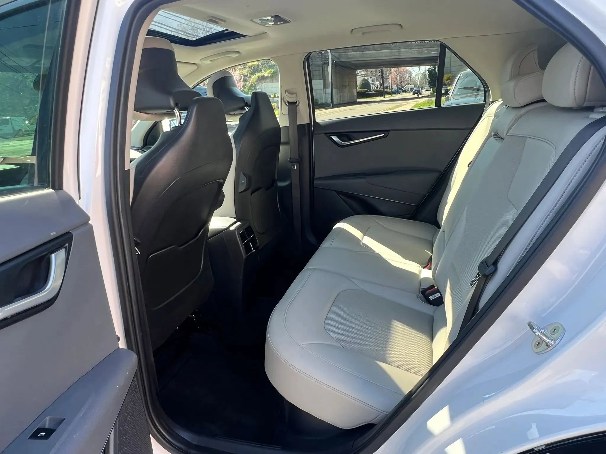 Used 2023 Kia Niro EX Touring FWD image 27