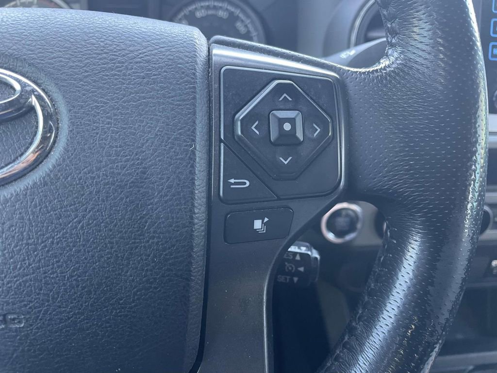 Used 2017 Toyota Tacoma TRD Sport image 31