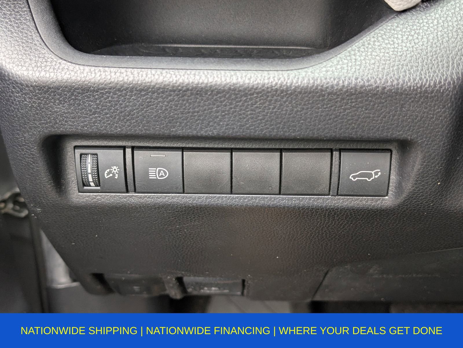 Used 2021 Toyota RAV4 XLE Premium image 33