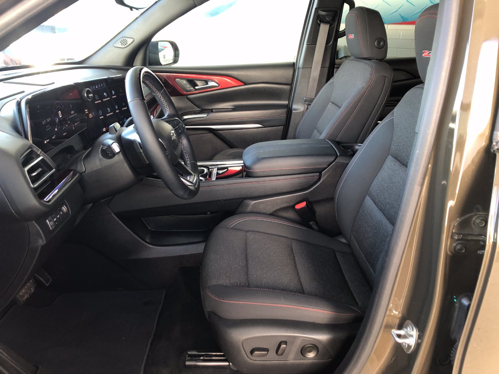 Used 2024 Chevrolet Traverse Z71 w/ Enhanced Driving Package AWD/4WD image 19