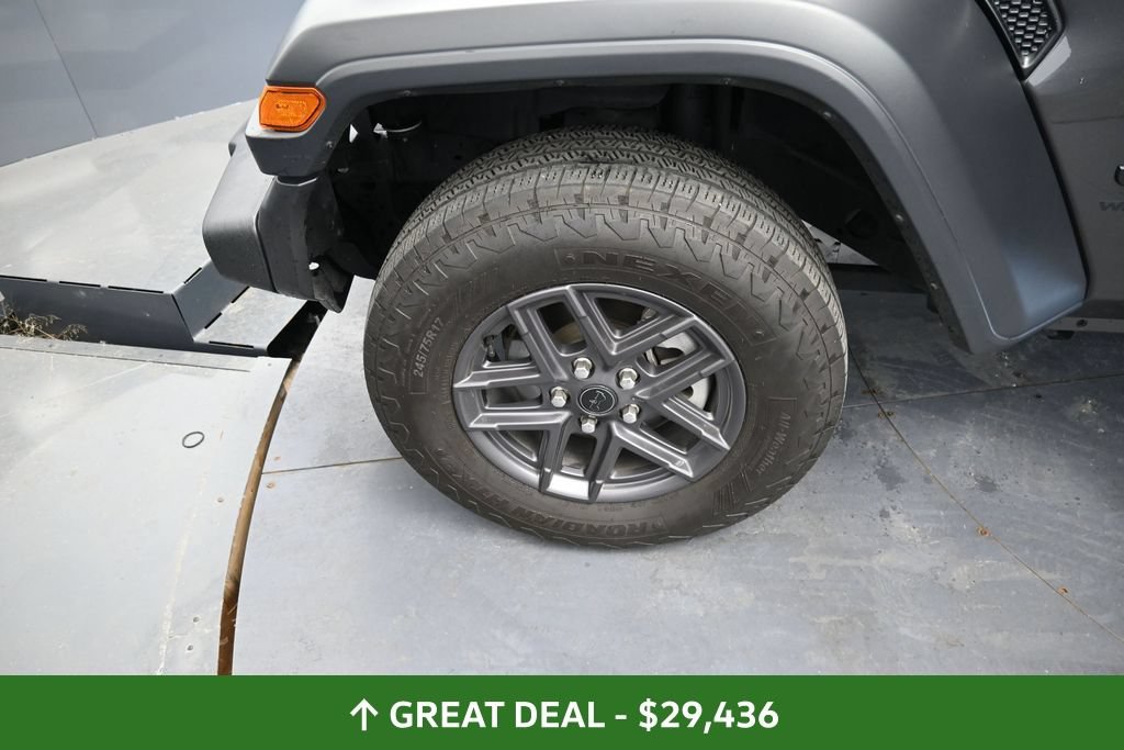 Used 2025 Jeep Wrangler Unlimited Sport AWD/4WD image 17