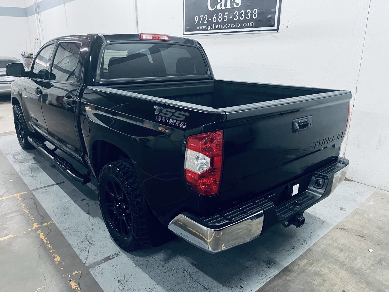 Used 2018 Toyota Tundra SR5 w/ SR5 Upgrade Package RWD image 5