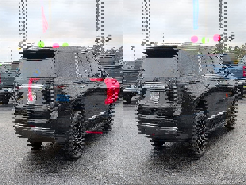 Certified 2023 GMC Yukon SLT w/ SLT Premium Package image 3