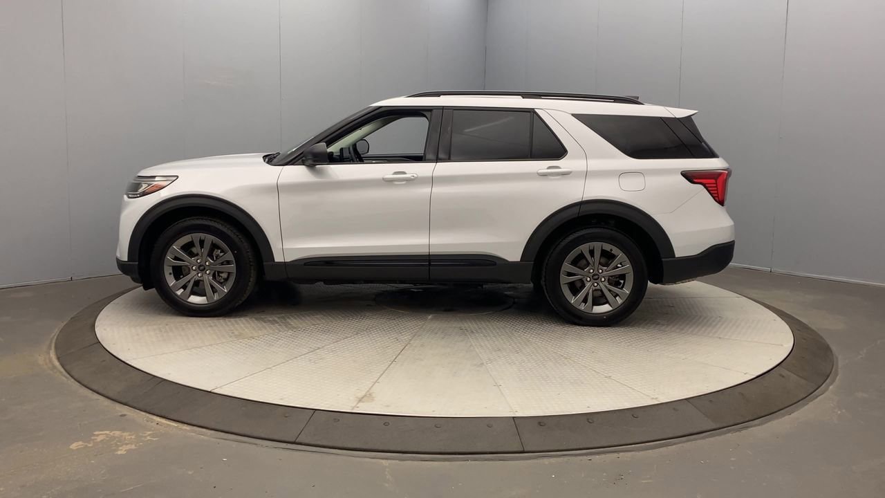 New 2026 Ford Explorer Active w/ Active Comfort Package AWD/4WD image 2