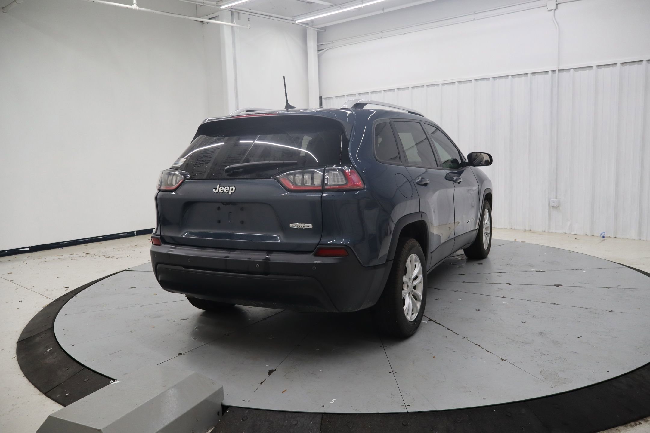 Used 2020 Jeep Cherokee Latitude image 4