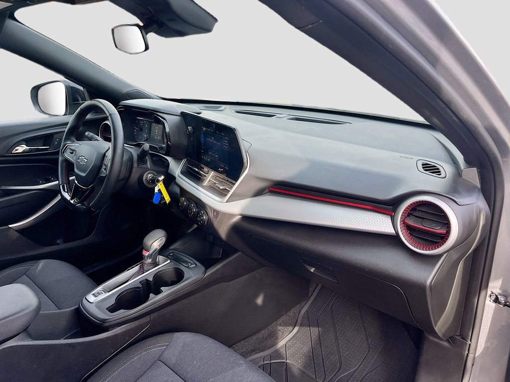 Used 2024 Chevrolet Trax RS FWD image 28