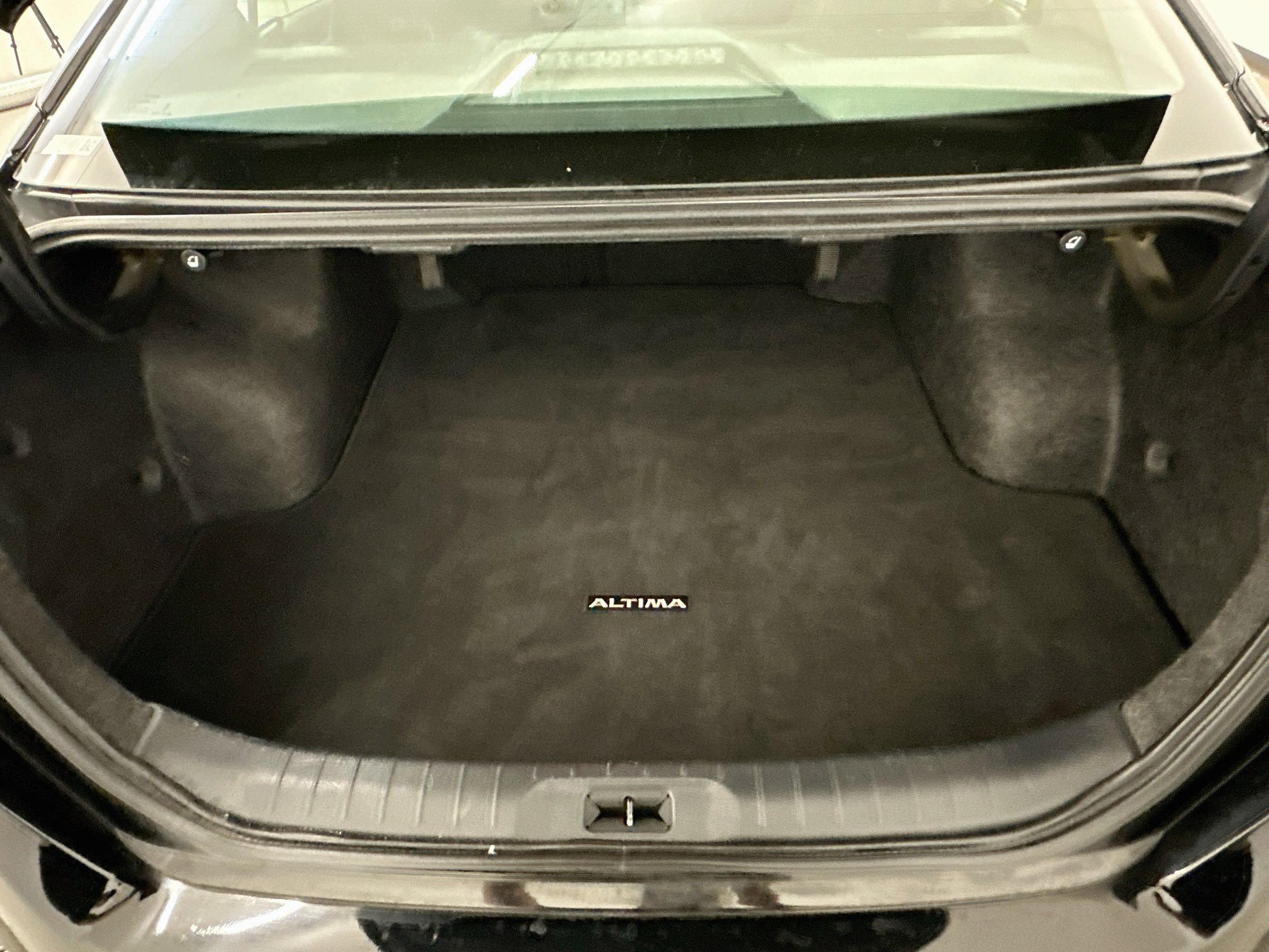Used 2025 Nissan Altima 2.5 SV FWD image 29
