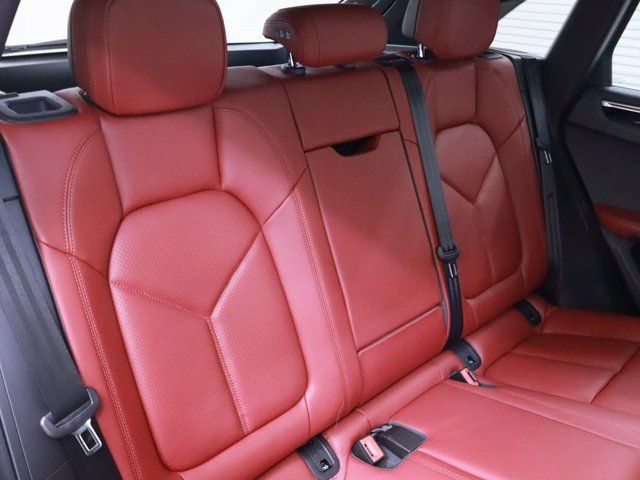 Certified 2024 Porsche Macan AWD/4WD image 27