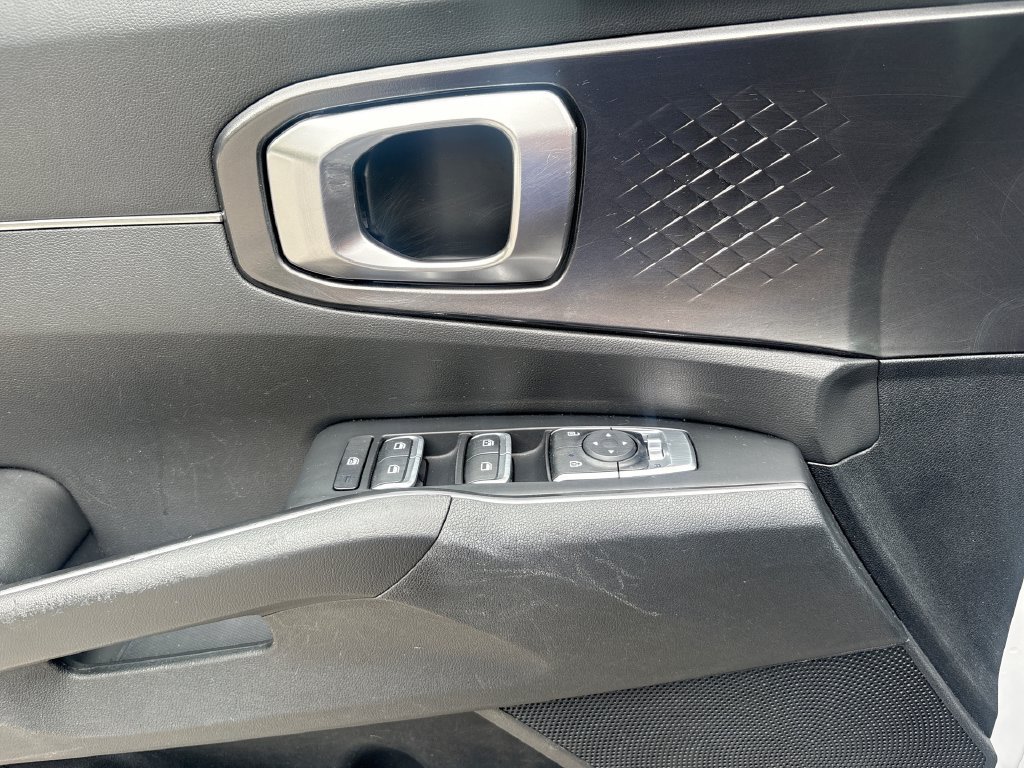 Used 2022 Kia Sorento LX AWD/4WD image 15