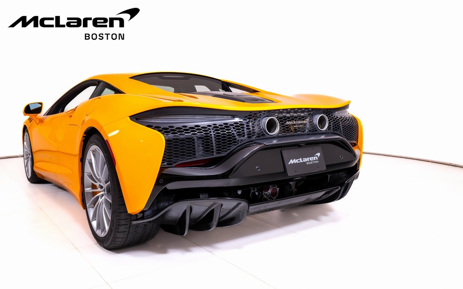 New 2026 McLaren Artura image 10