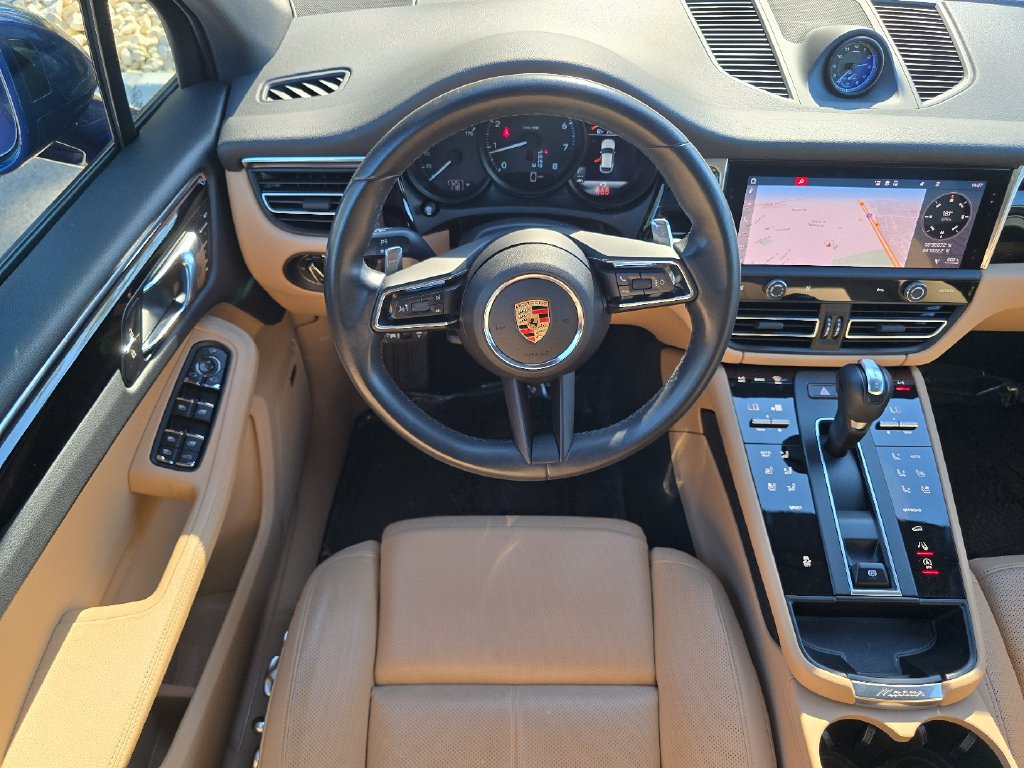 Used 2025 Porsche Macan AWD/4WD image 18