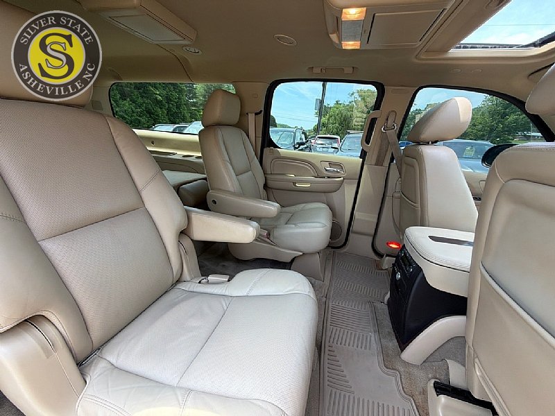Used 2011 Cadillac Escalade ESV Premium AWD/4WD image 19