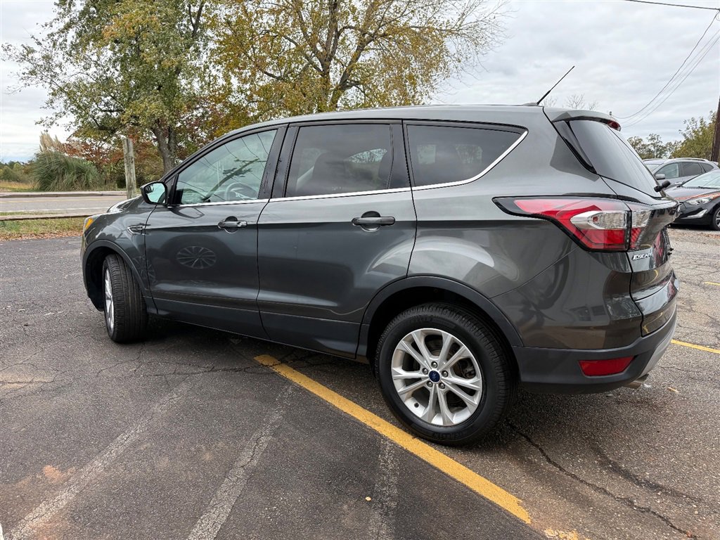 Used 2017 Ford Escape SE image 5