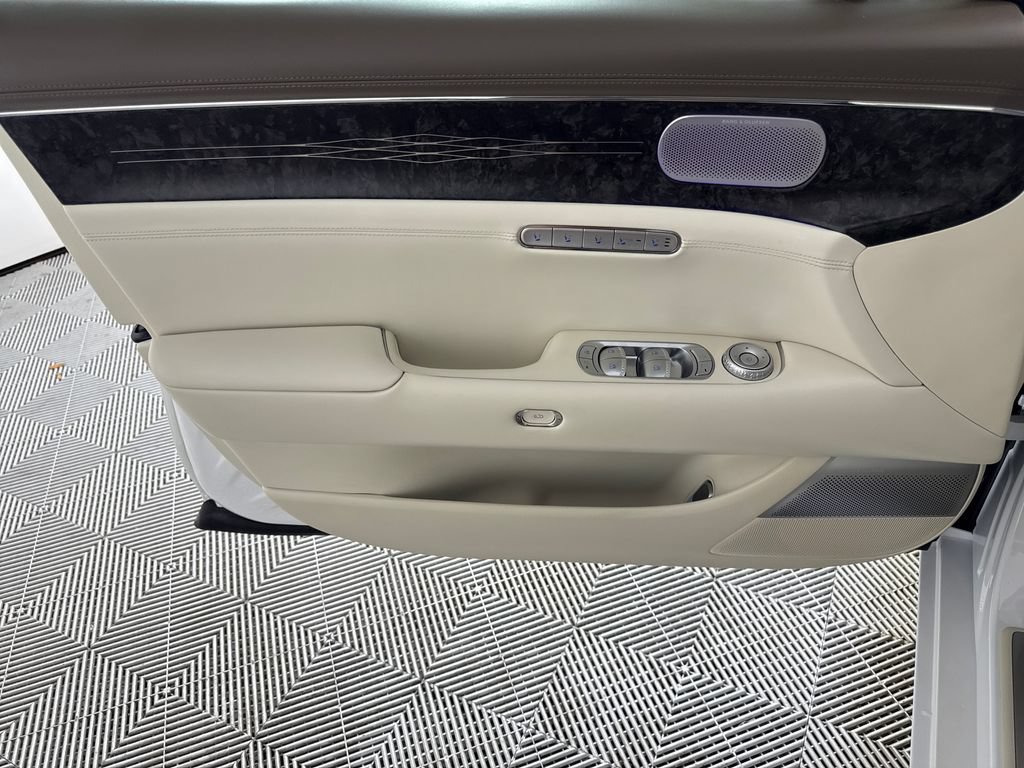 Used 2025 Genesis G90 3.5T AWD/4WD image 11