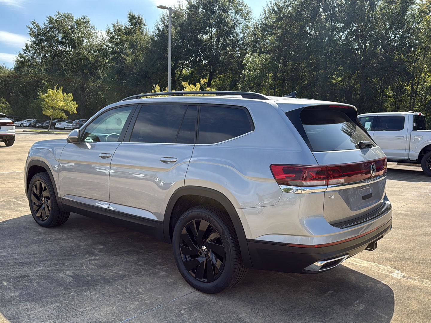 New 2026 Volkswagen Atlas SE image 3