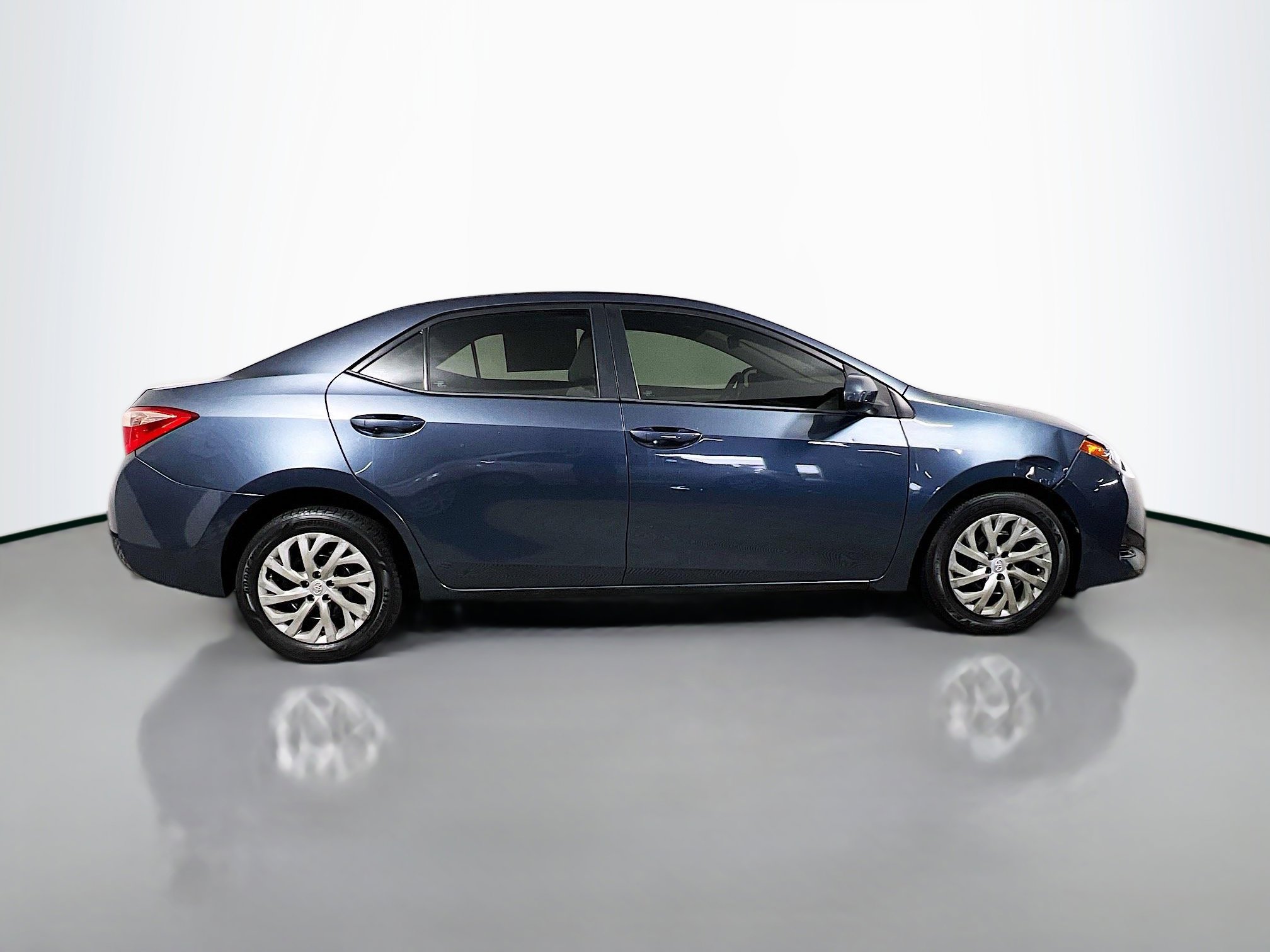 Used 2019 Toyota Corolla LE FWD image 3