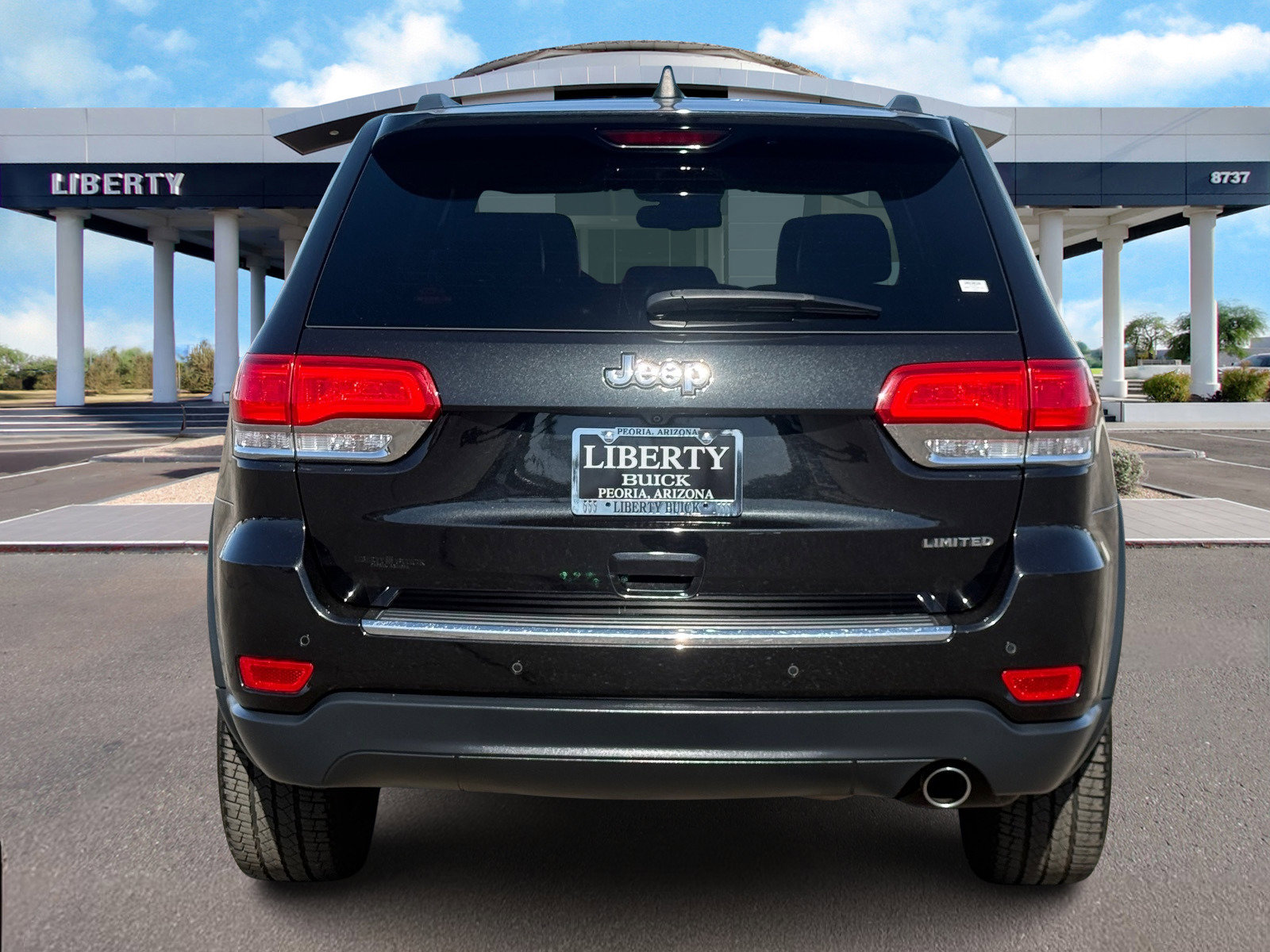 Used 2015 Jeep Grand Cherokee Limited w/ Luxury Group II image 5