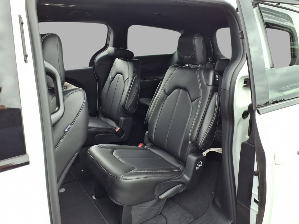 New 2026 Chrysler Pacifica Select w/ S Appearance Package FWD image 24