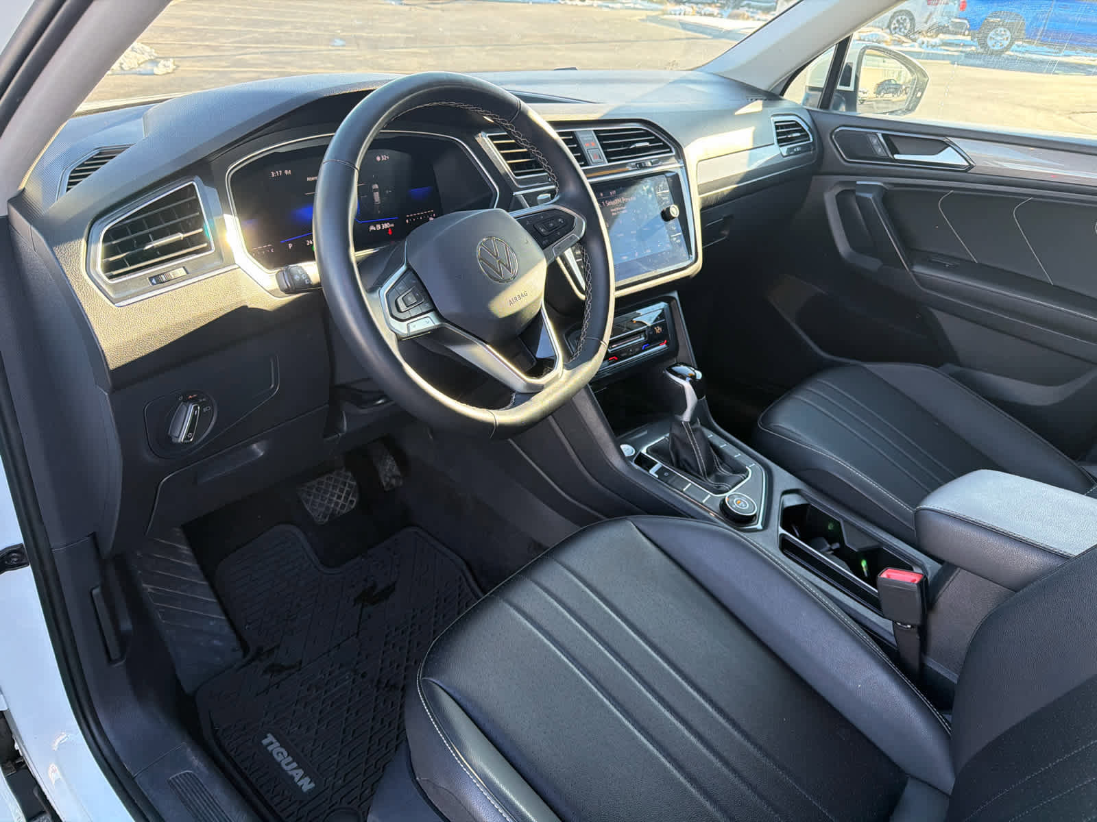 Used 2024 Volkswagen Tiguan SE image 19