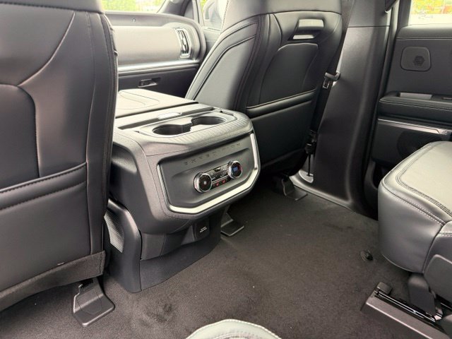 New 2027 Ford Expedition Max Platinum w/ Stealth Performance Package AWD/4WD image 8