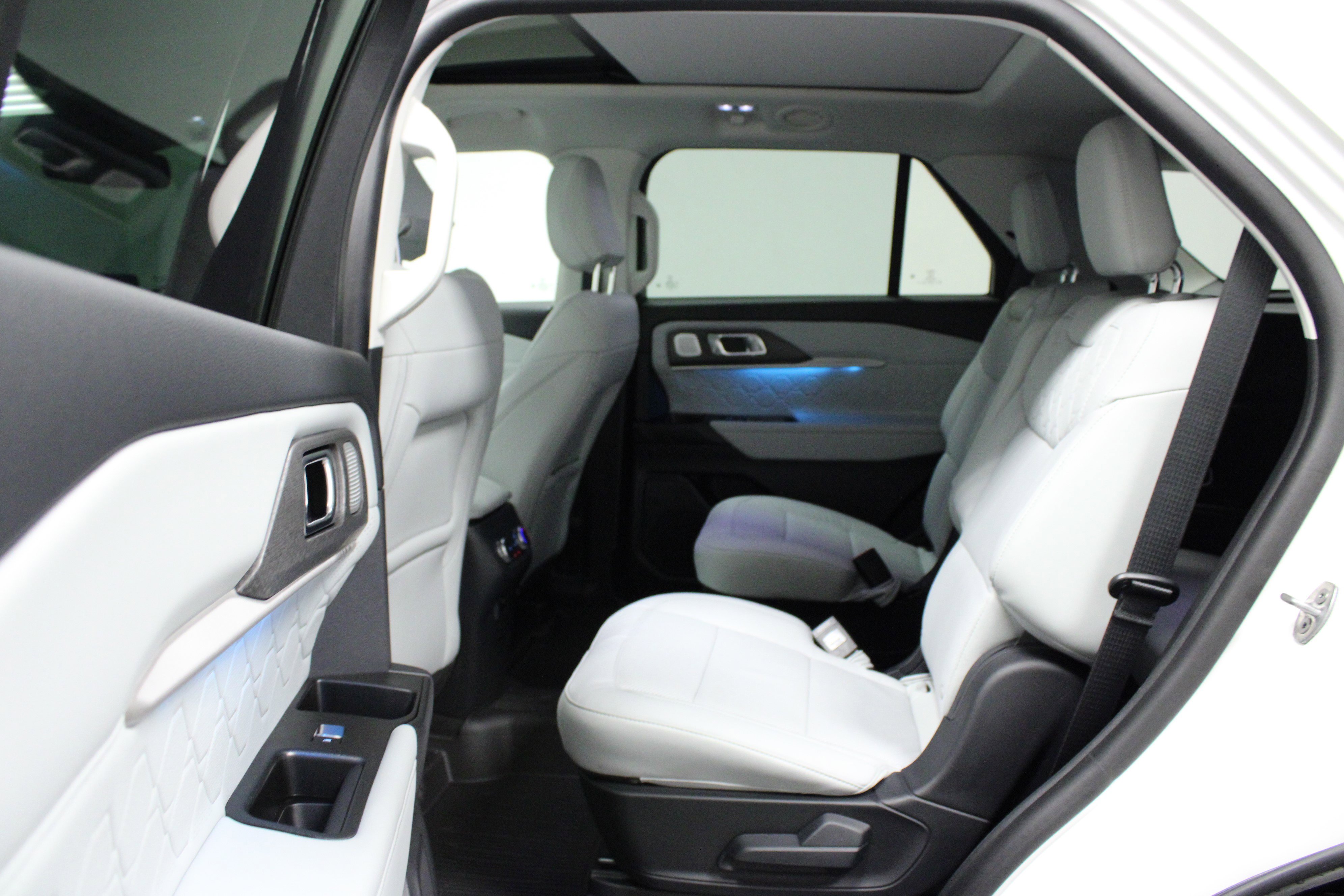 Used 2025 Ford Explorer Platinum w/ Ultimate Package image 13