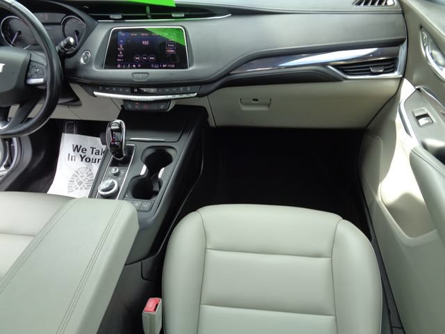 Used 2021 Cadillac XT4 Luxury w/ Cold Weather Package FWD image 27