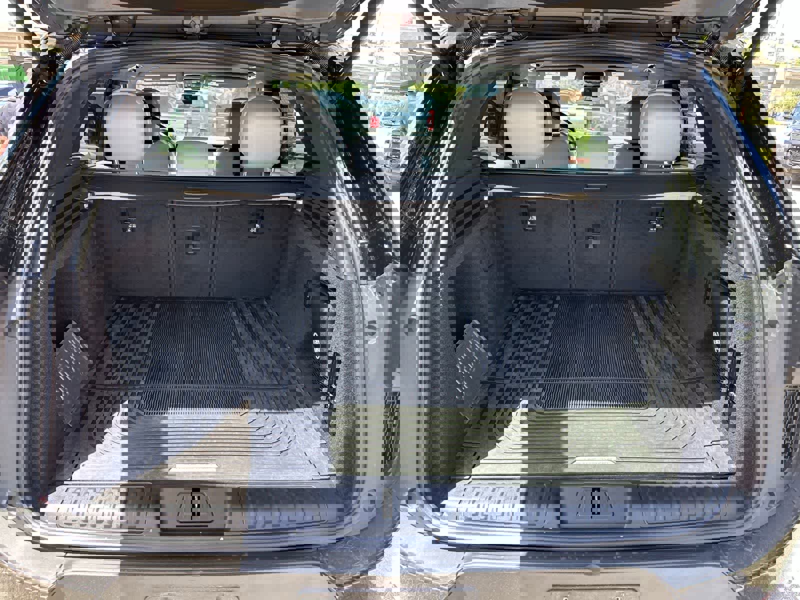 Used 2024 Land Rover Range Rover Sport SE image 10