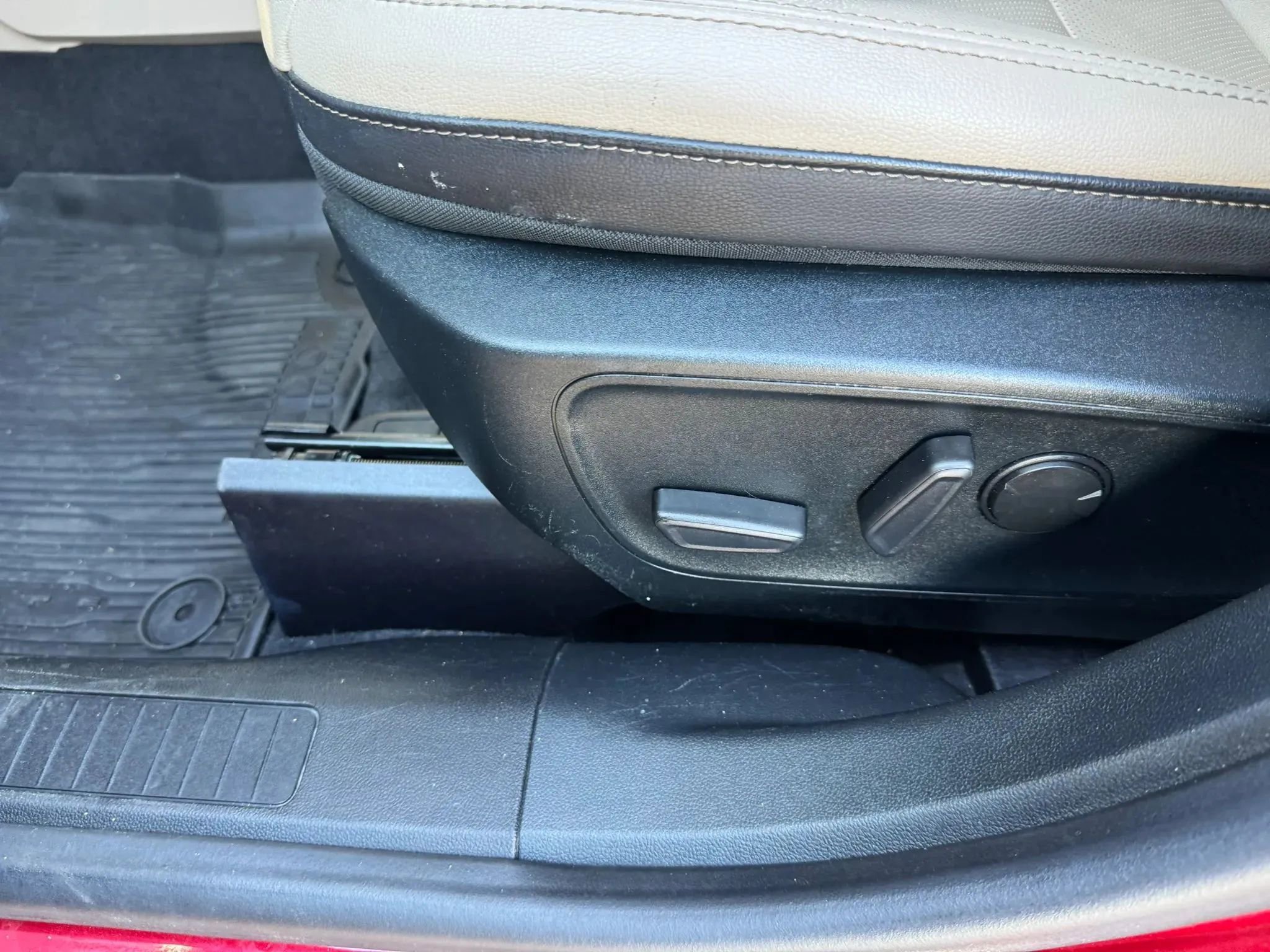 Used 2020 Ford Escape SEL image 19