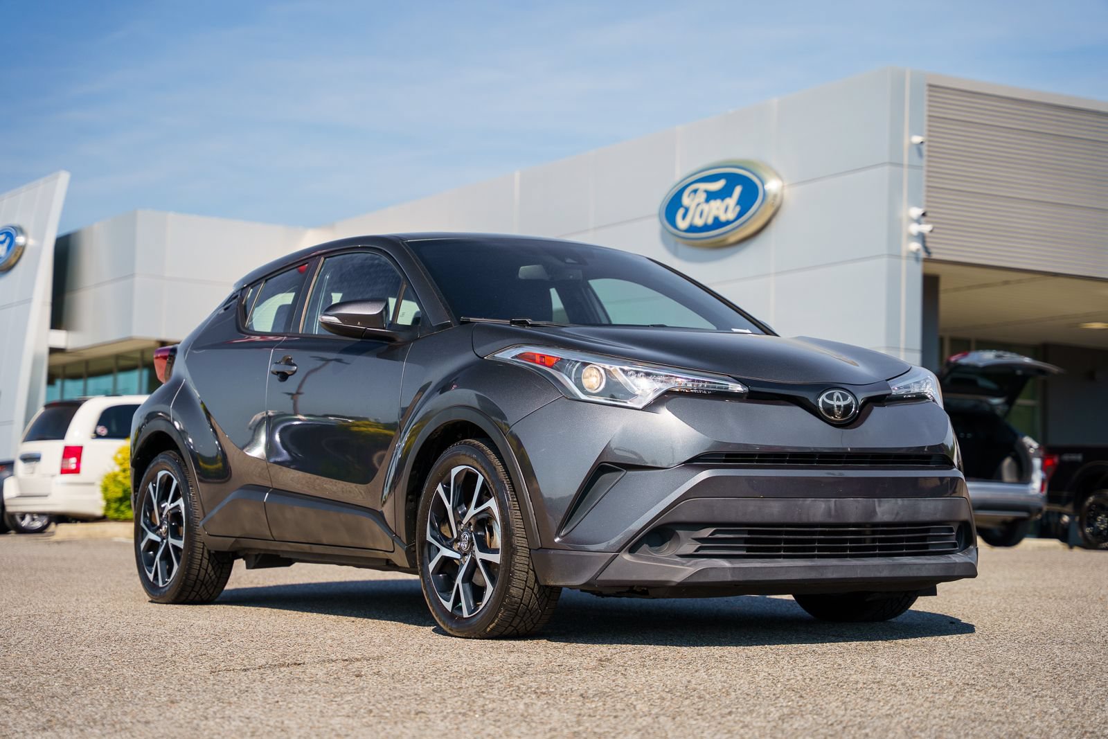 Used 2018 Toyota C-HR XLE FWD video 1
