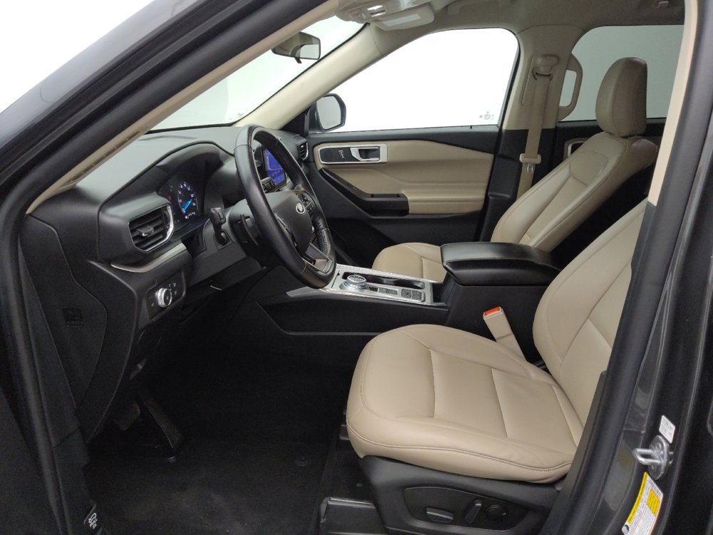 Used 2020 Ford Explorer XLT w/ Equipment Group 202A RWD image 17