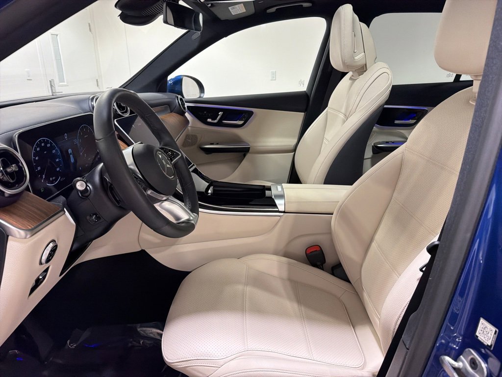 Used 2024 Mercedes-Benz GLC 300 4MATIC image 11