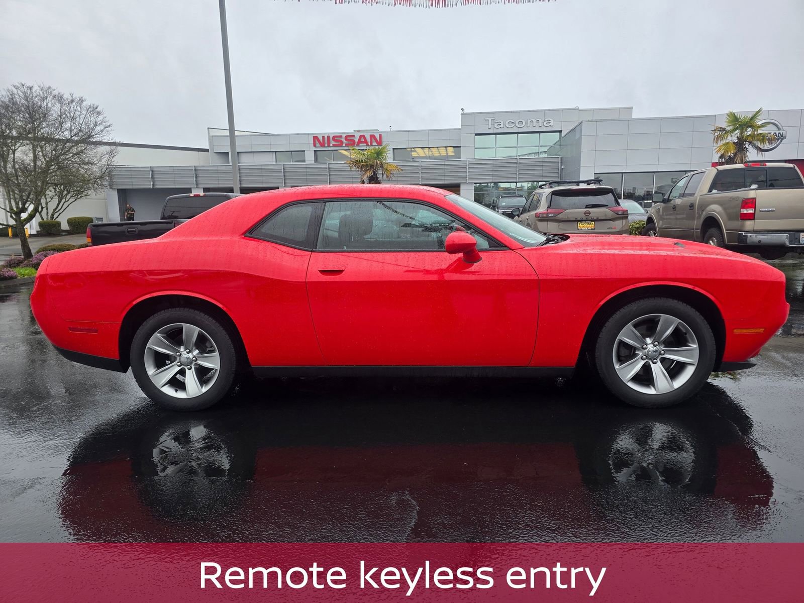 Used 2015 Dodge Challenger SXT image 7