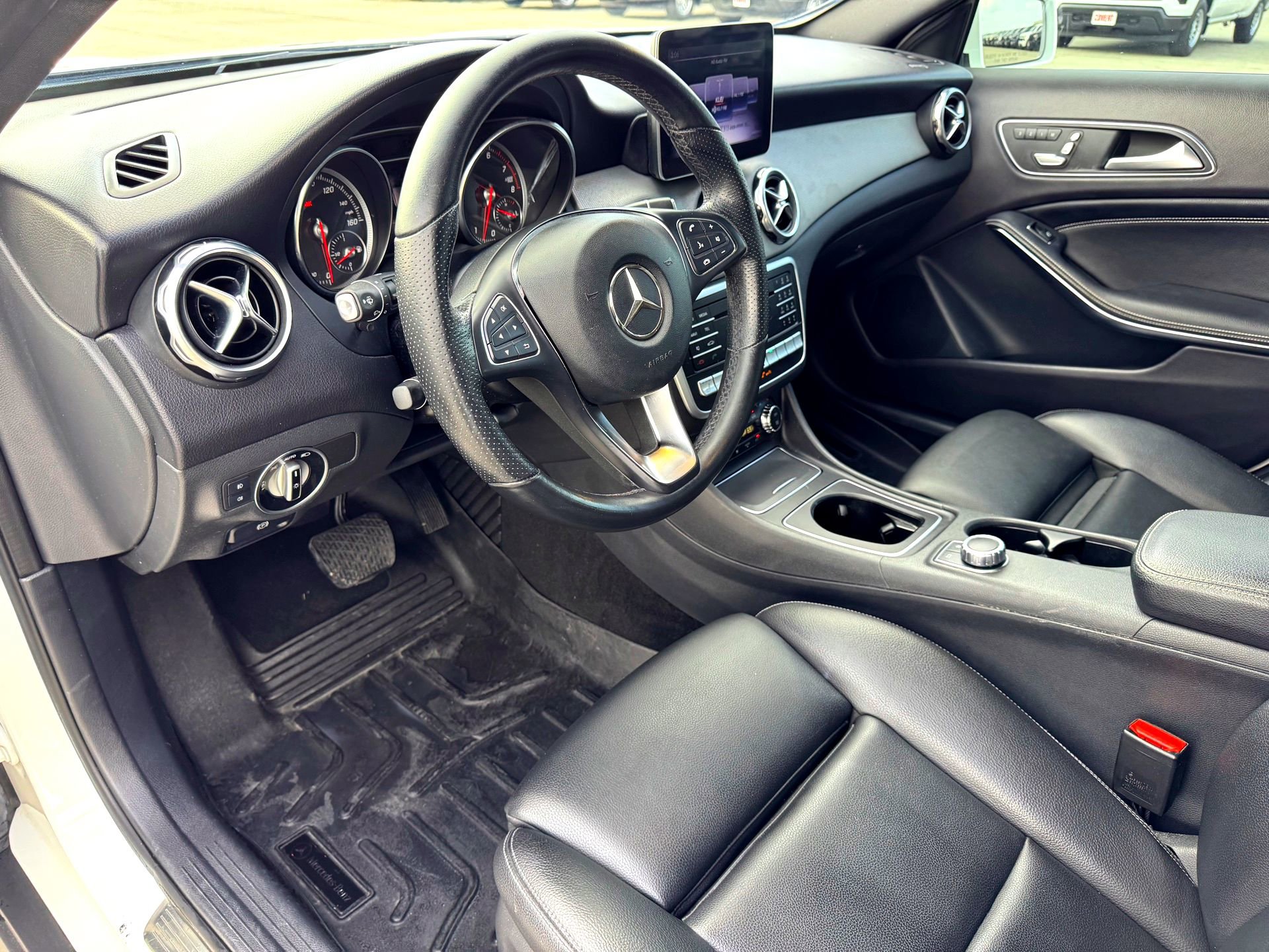 Used 2019 Mercedes-Benz GLA 250 4MATIC image 11