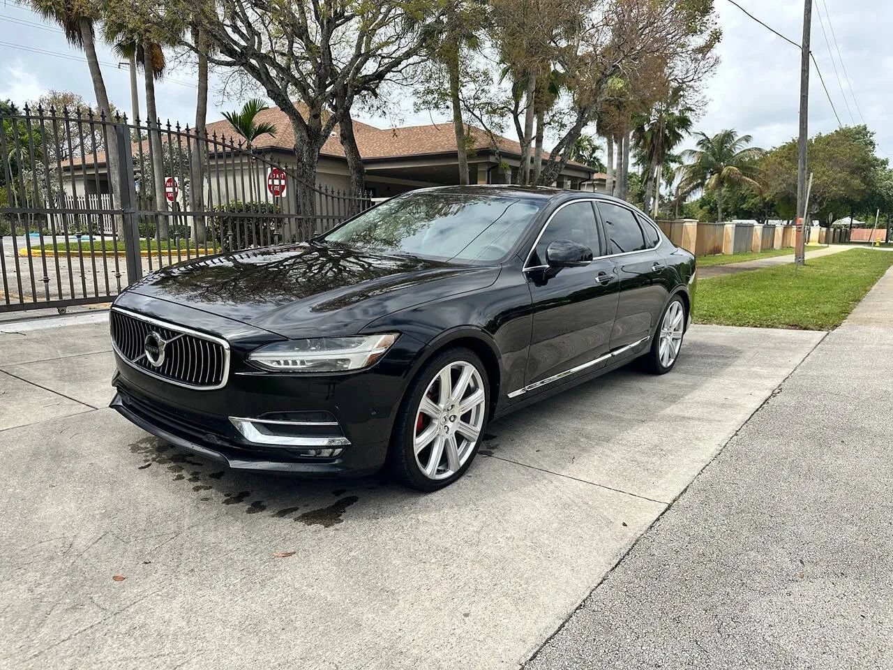 Used 2017 Volvo S90 T5 Inscription w/ Vision Package FWD image 3