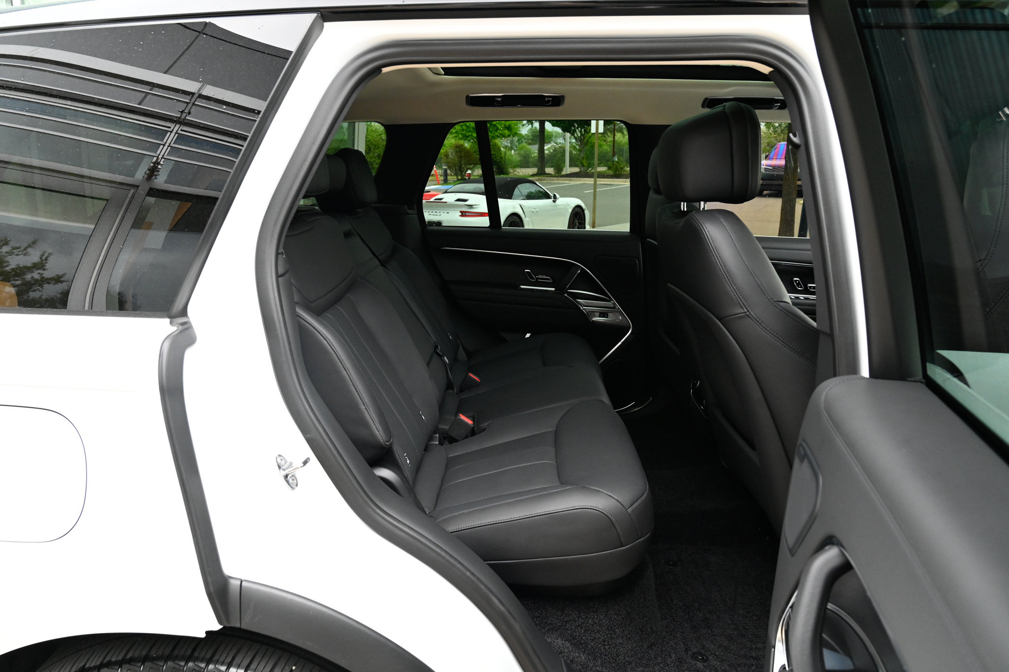 Used 2025 Land Rover Range Rover SE AWD/4WD image 48