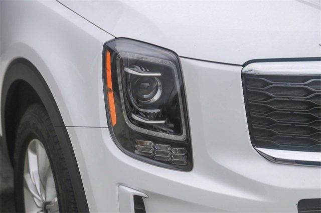 Certified 2022 Kia Telluride LX image 3