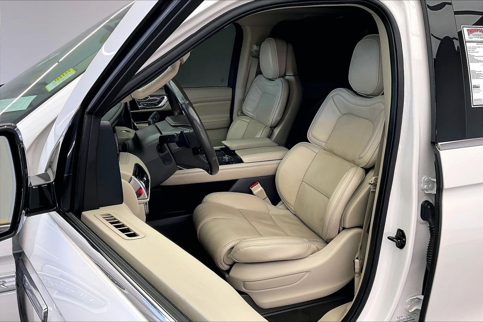 Used 2018 Lincoln Navigator Reserve w/ Technology Package AWD/4WD image 17